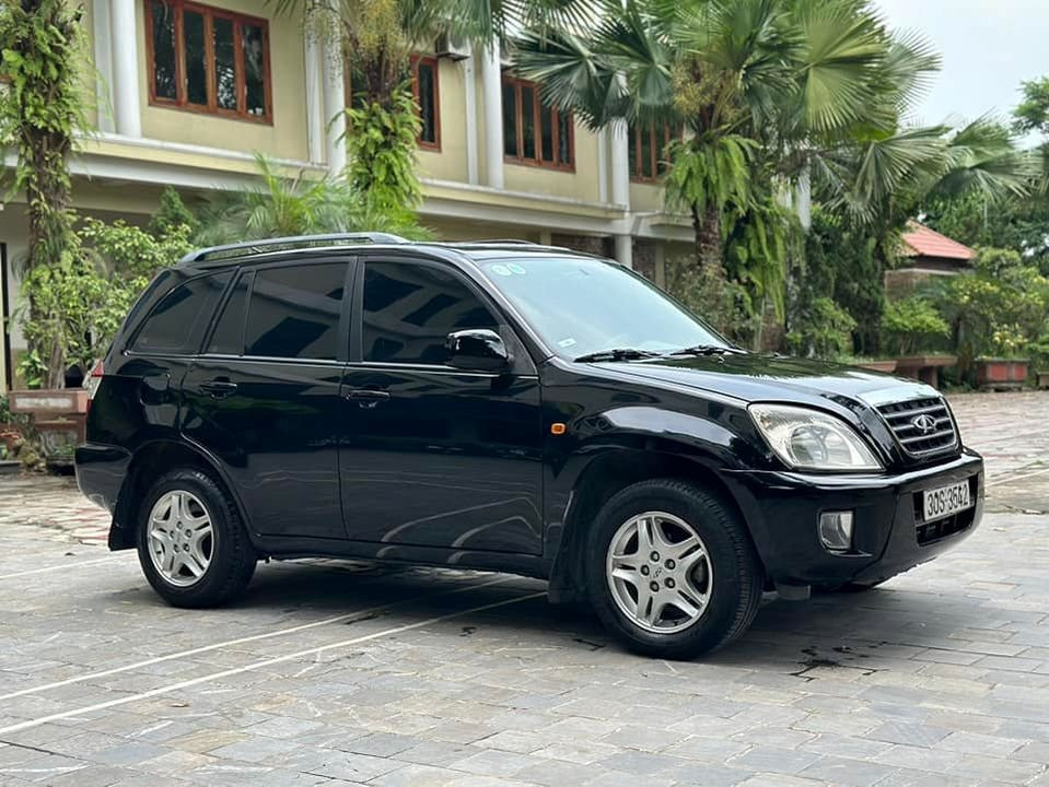 Chỉ cần chi 99 triệu đồng, người Việt có thể tậu được mẫu SUV đẹp như Toyota Fortuner, che mưa che nắng, điều hoa mát rượi hơn đứt đi xe máy- Ảnh 1.