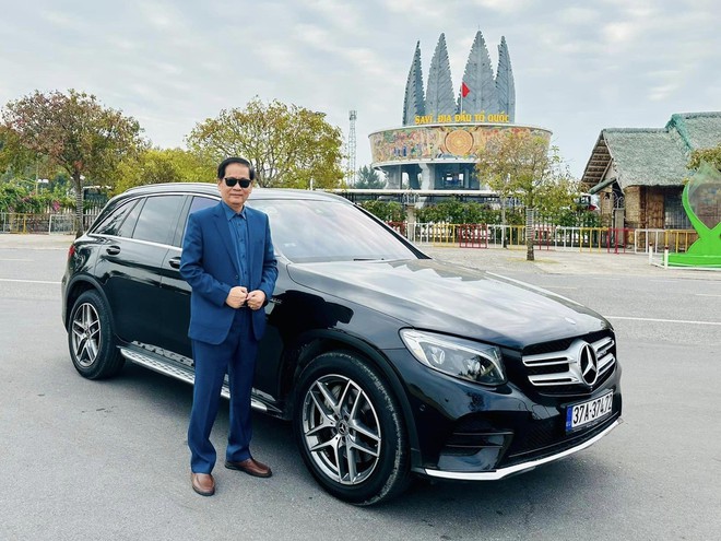 70 tuổi lái Mercedes-Benz GLC 300 gần 100.000km khắp Việt Nam, chủ xe chia sẻ: Hoàn thành ước mơ đưa vợ cả đi từ Hà Giang đến Cà Mau bằng vợ hai- Ảnh 1.