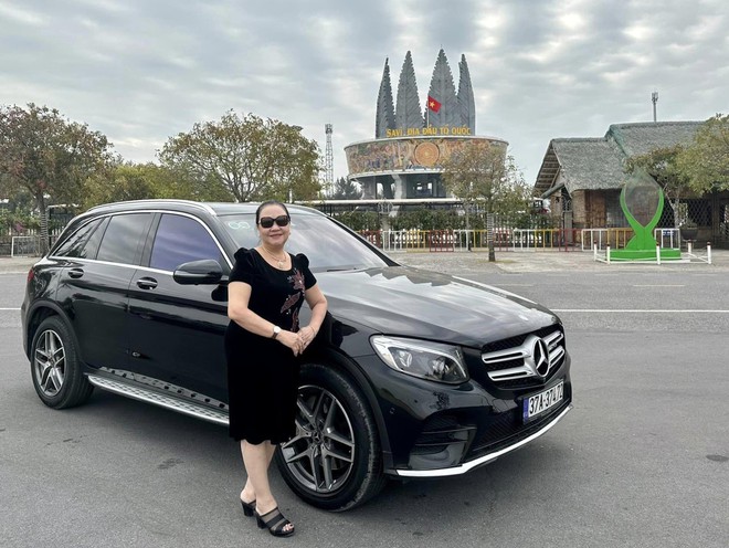 70 tuổi lái Mercedes-Benz GLC 300 gần 100.000km khắp Việt Nam, chủ xe chia sẻ: Hoàn thành ước mơ đưa vợ cả đi từ Hà Giang đến Cà Mau bằng vợ hai- Ảnh 2.