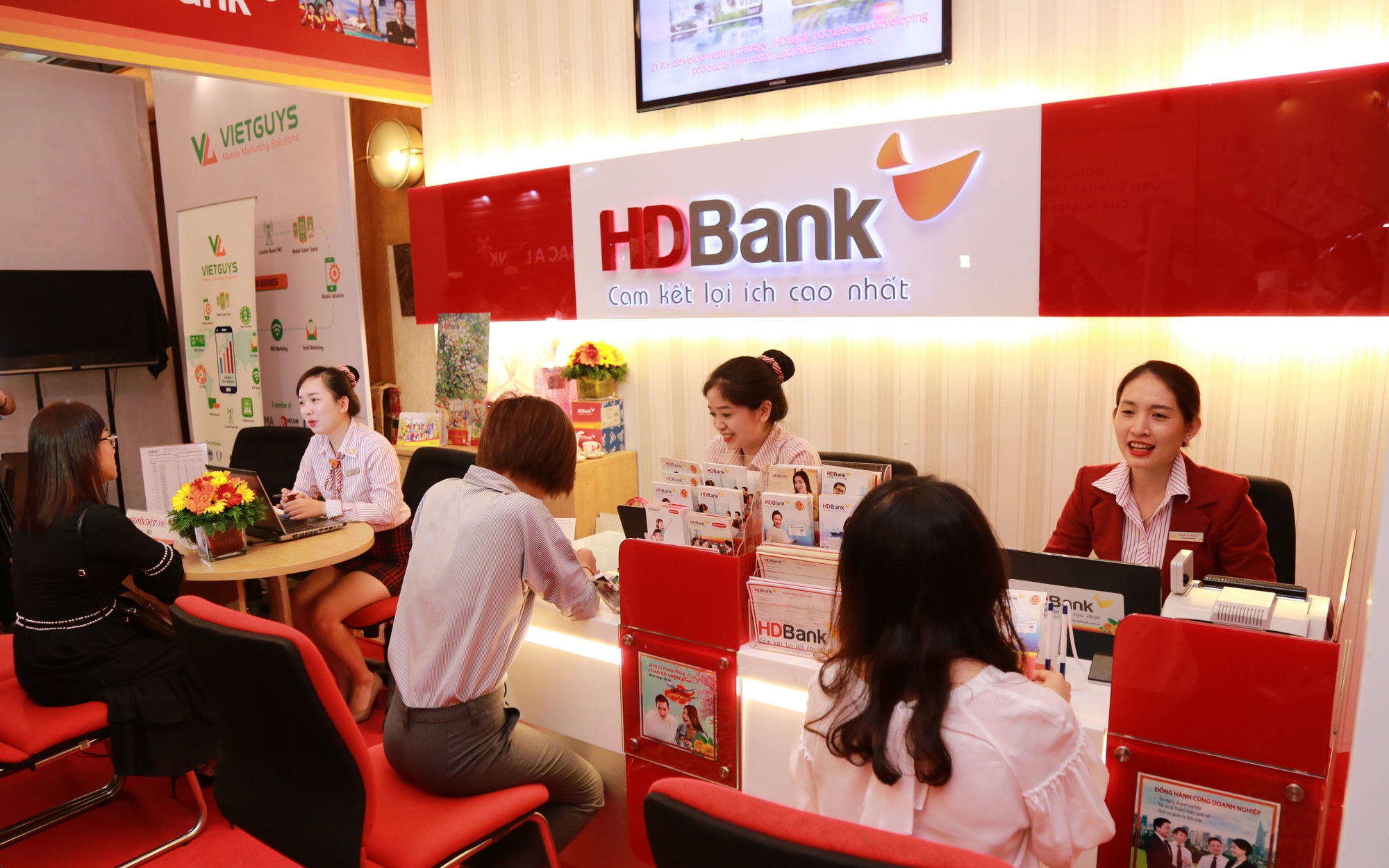 Hơn 2.900 tỷ đồng sắp đổ về tài khoản cổ đông HDBank 