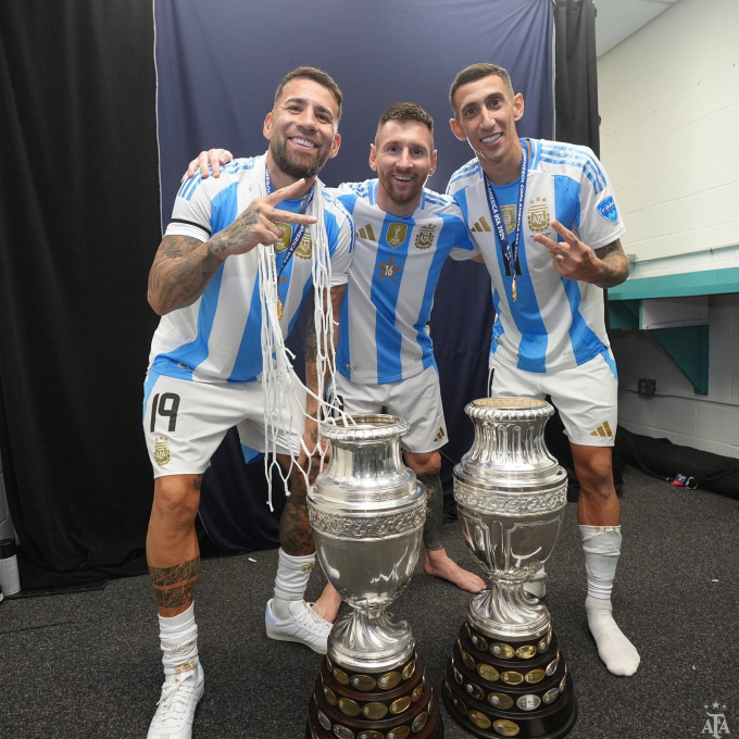 Ronaldo có bài đăng đầu tiên giữa lúc Messi khoe cúp vô địch Copa America, trở thành cầu thủ có nhiều danh hiệu nhất lịch sử- Ảnh 3.