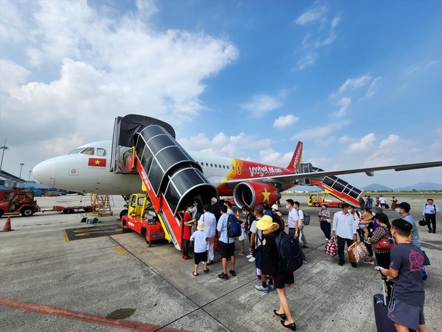 Giá vé máy bay tăng trở lại- Ảnh 1.