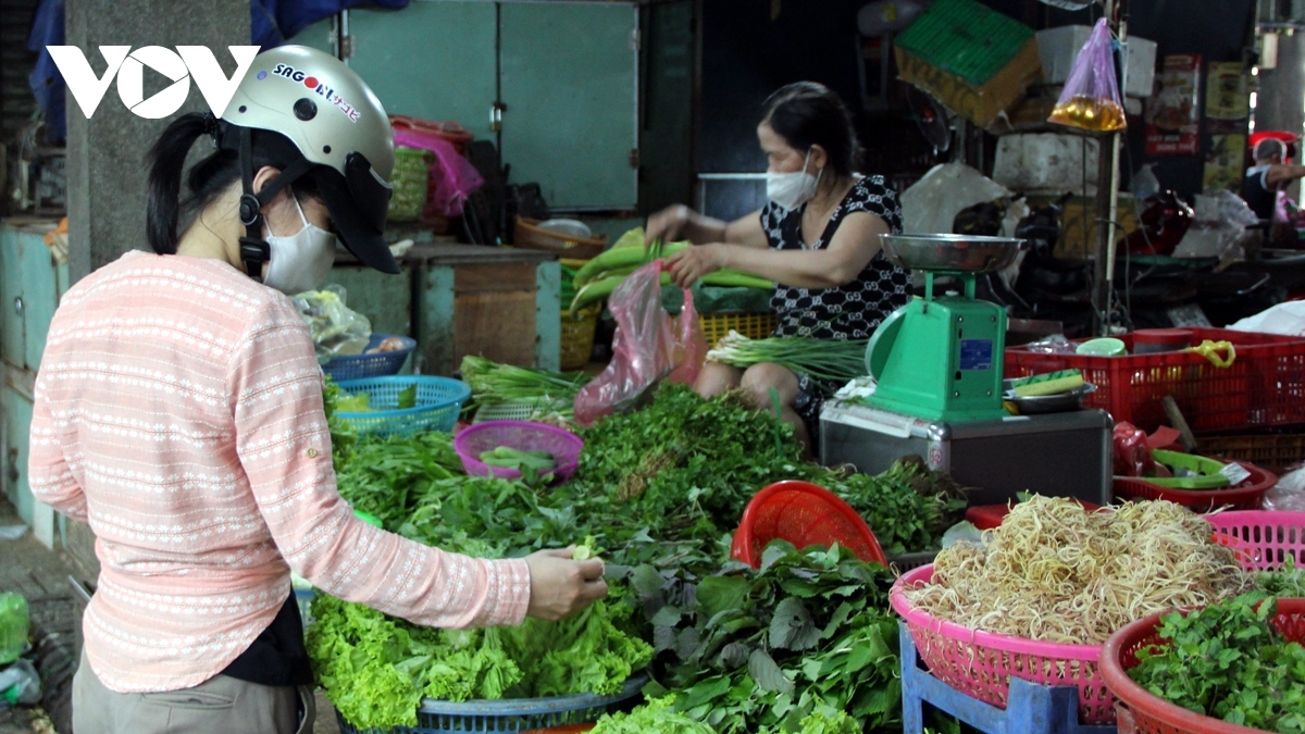 Thuế thu nhập cá nhân: Người làm công ăn lương đang “gắng gượng đến kiệt sức”- Ảnh 1.