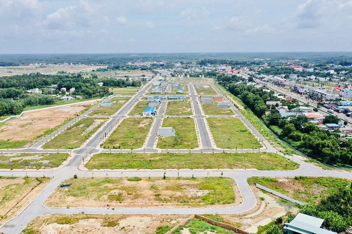 Nhà đầu tư âm thầm gom mua đất nền ven đô, đón Luật Đất đai có hiệu lực- Ảnh 1.