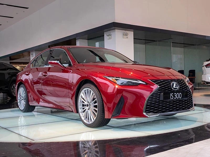 Lexus IS rút khỏi Việt Nam sau chưa đầy 4 năm ra mắt bản mới, nhường đất diễn cho C-Class, 3-Series- Ảnh 1.