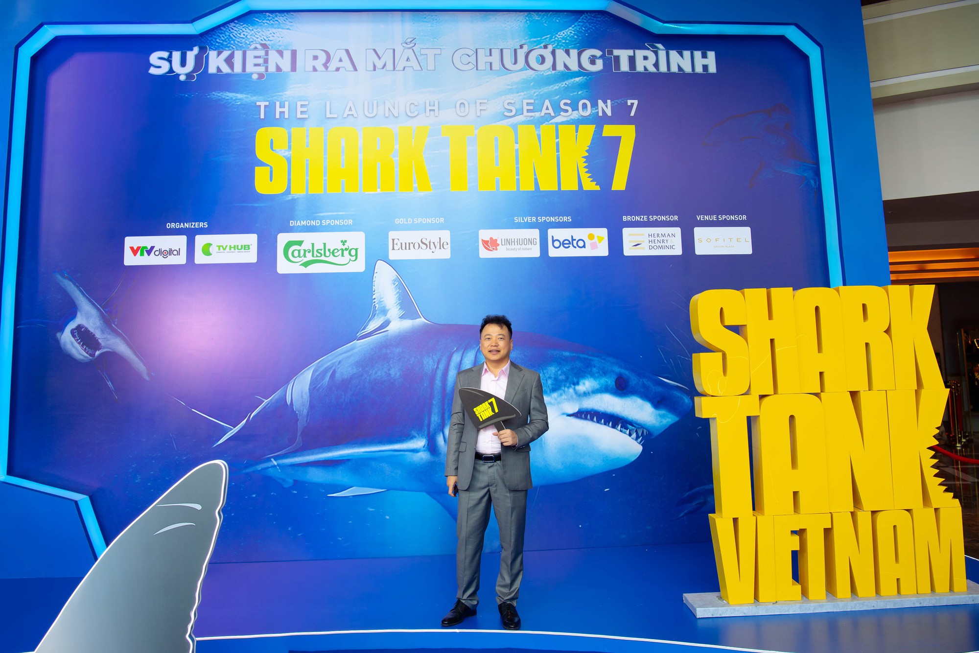 Shark Tank ở góc độ giải trí: Mọi người vỗ tay rất to khi startup bị Shark “mắng”, Shark Hưng không biết startup lên sóng bán gì và những câu nói trên sóng đều tự nhiên 