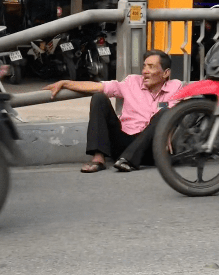 Tài tử từng “đếm tiền mỏi tay” nổi tiếng đào hoa từng có 12 cuộc tình: Tuổi xế chiều đơn độc, lang thang một mình trên phố- Ảnh 3.