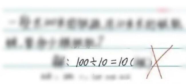 Con làm phép tính ‘100:10=10’ bị gạch đỏ, bố tưởng cô giáo ‘cố tình’ chấm sai, bức xúc gọi điện chất vấn và cái kết ngỡ ngàng- Ảnh 1.