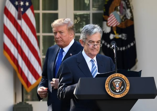 Ông Trump gây áp lực lên Fed khi khả năng cắt giảm lãi suất đến gần: “Đó là điều họ biết không nên làm”- Ảnh 2.