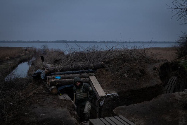 Ukraine rút quân, thành trì chiến lược sụp đổ - Binh sĩ vỡ trận giữa hàng chục nghìn quân Nga vây ráp- Ảnh 2.