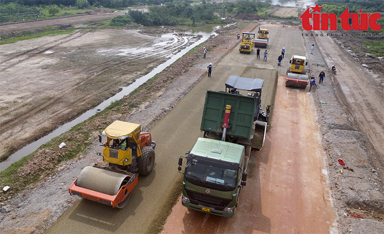 Gấp rút thi công đường Vành đai 4 trên địa phận Hà Nội- Ảnh 7.