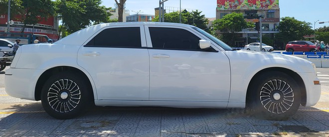 Rao Chrysler 300 giá chưa đến 400 triệu đồng, người bán chia sẻ: ‘Êm như Maybach, bao chạy đường xa’- Ảnh 2.