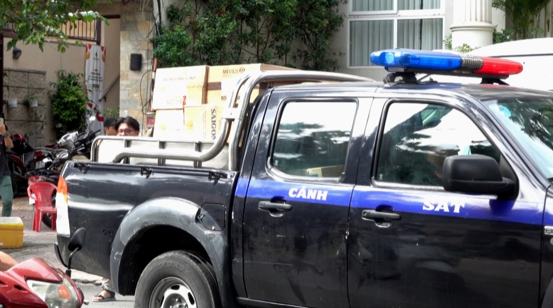 Hoàn tất khám xét, thu giữ nhiều thùng tài liệu tại nhà bà Nguyễn Thị Như Loan - TGĐ Công ty Quốc Cường Gia Lai- Ảnh 2.
