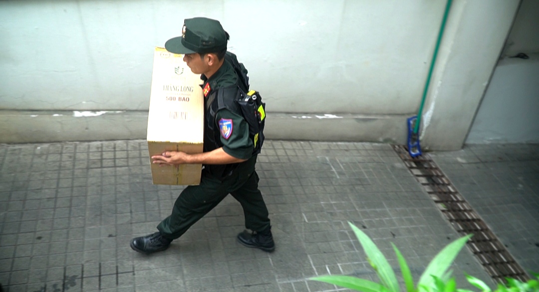 Hoàn tất khám xét, thu giữ nhiều thùng tài liệu tại nhà bà Nguyễn Thị Như Loan - TGĐ Công ty Quốc Cường Gia Lai- Ảnh 3.