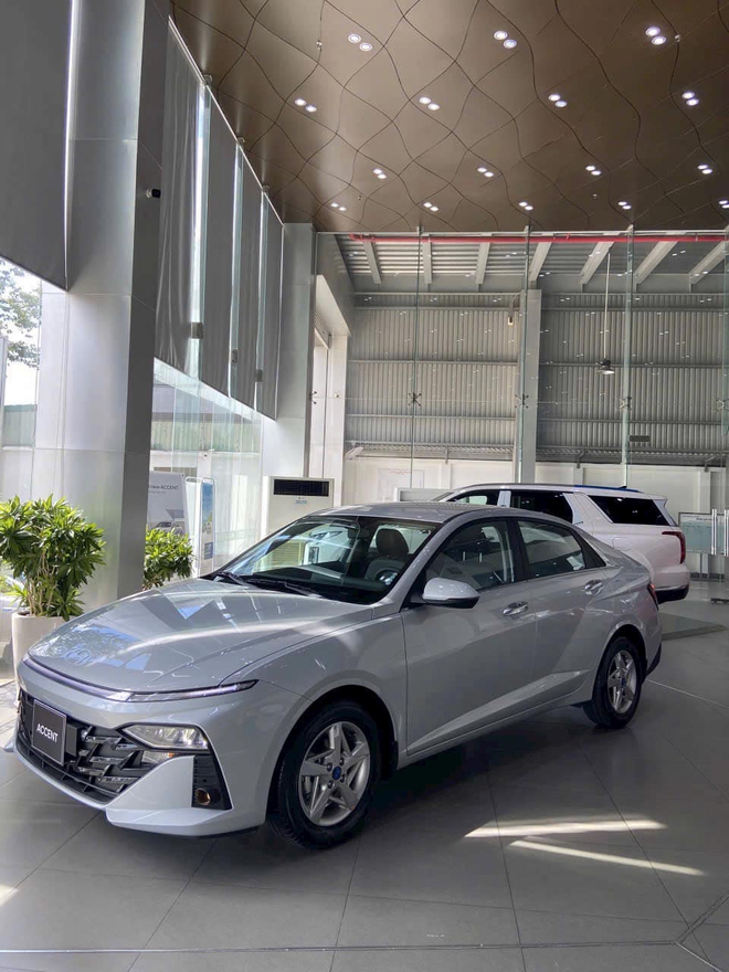 Hyundai Accent loạn giá tại đại lý: Có nơi giảm gần 20 triệu dù mới ra mắt, tặng cả 'lạc' để chạy đua doanh số- Ảnh 5.