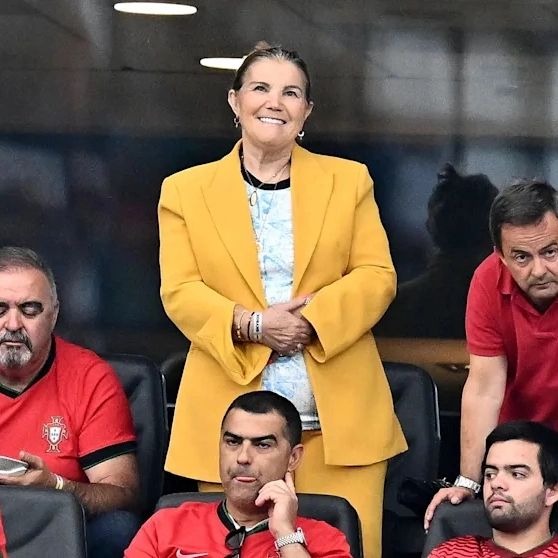 Mẹ Ronaldo bật khóc nức nở vì con trai trong lần đầu đến sân xem Euro 2024- Ảnh 2.