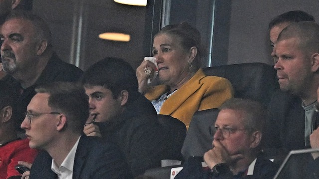Mẹ Ronaldo bật khóc nức nở vì con trai trong lần đầu đến sân xem Euro 2024- Ảnh 6.