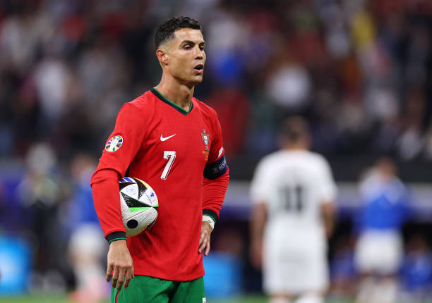 Xót xa: Ronaldo đá trượt phạt đền, bật khóc nức nở khi trận đấu còn chưa kết thúc- Ảnh 1.