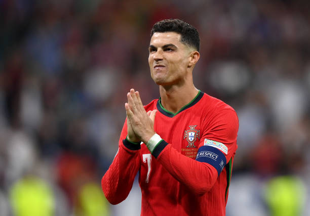 Mẹ Ronaldo bật khóc nức nở vì con trai trong lần đầu đến sân xem Euro 2024- Ảnh 9.