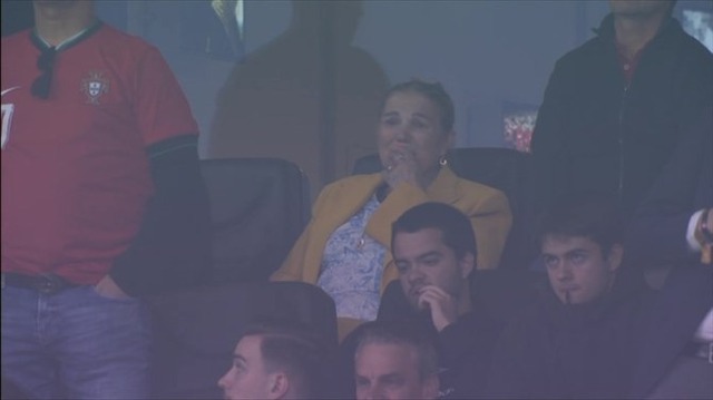 Mẹ Ronaldo bật khóc nức nở vì con trai trong lần đầu đến sân xem Euro 2024- Ảnh 4.