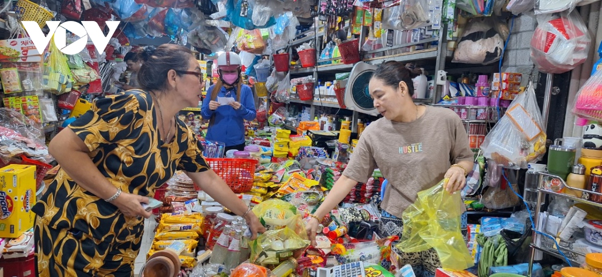 Sau tăng lương, giá hàng tiêu dùng không nhiều biến động- Ảnh 1.