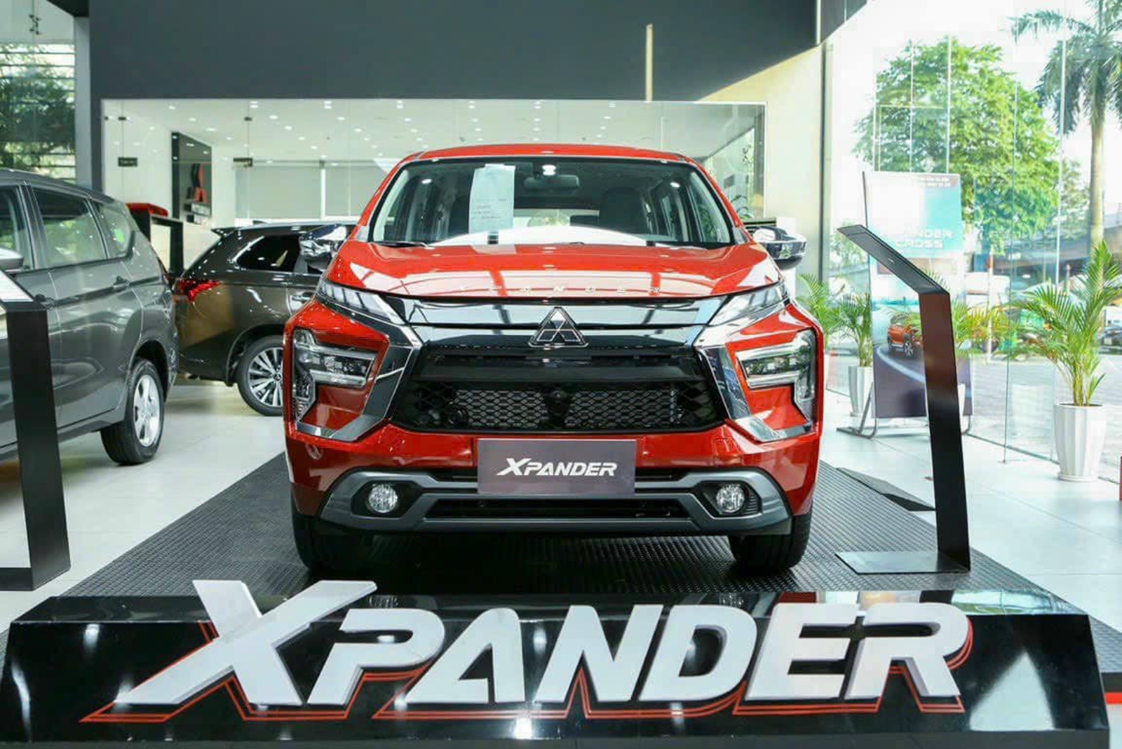 Mitsubishi Xpander AT Premium giá chỉ còn 578 triệu tại đại lý, bản cao nhất còn rẻ hơn Suzuki XL7 tiêu chuẩn- Ảnh 1.