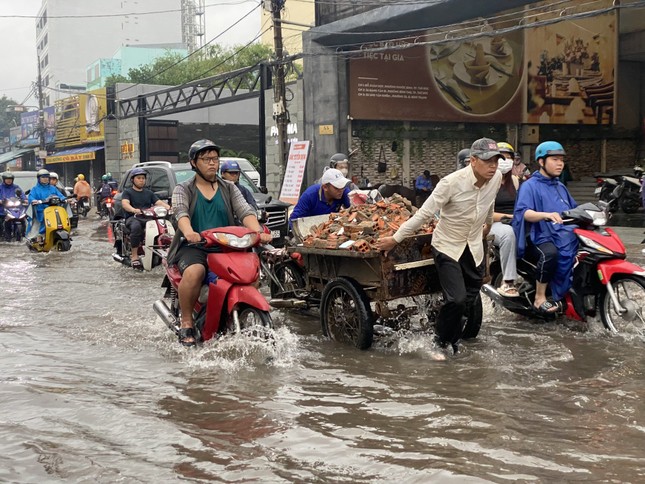 Tây Nguyên, Đông Nam Bộ tiếp tục mưa rất lớn- Ảnh 1.