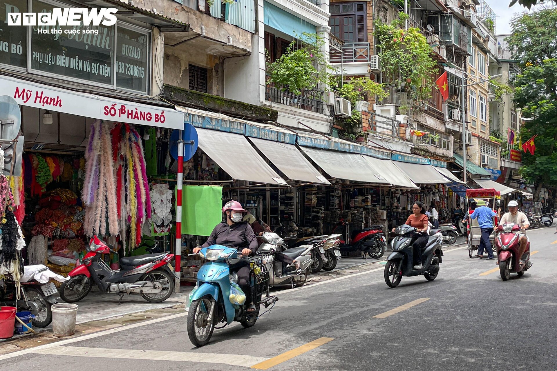 Những mặt bằng kinh doanh siêu nhỏ, siêu đắt ngự trên đất vàng Hà Nội- Ảnh 16.