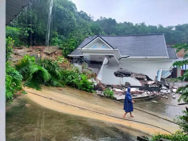 Cận cảnh căn biệt thự tiền tỷ đổ sập ở Hà Nội: Buồn bã khi cả gia tài bị mất trắng- Ảnh 1.