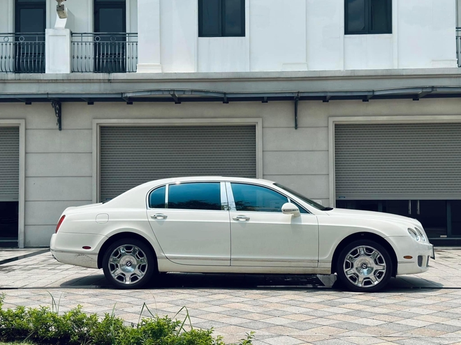 Chiếc Bentley Flying Spur hơn 1,4 tỷ này sẽ khiến người dùng 'chịu chơi' cân nhắc thay vì mua Camry hybrid- Ảnh 6.