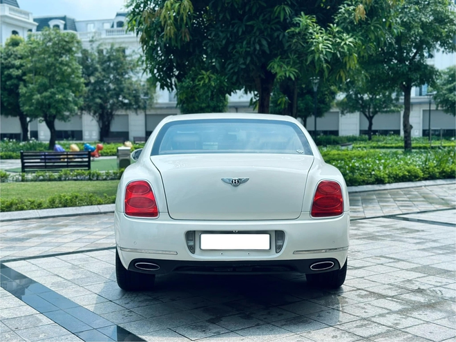 Chiếc Bentley Flying Spur hơn 1,4 tỷ này sẽ khiến người dùng 'chịu chơi' cân nhắc thay vì mua Camry hybrid- Ảnh 7.