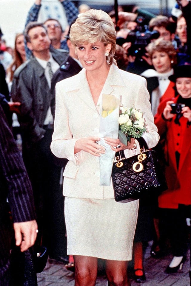 Mẫu túi Lady Dior Pouch được đặt tên theo Vương phi Diana hấp dẫn thế nào?