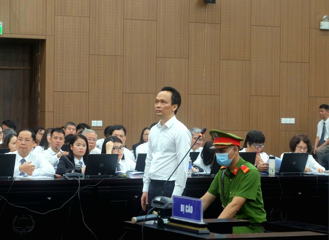 Xét xử cựu Chủ tịch FLC Trịnh Văn Quyết: Viện kiểm sát đề nghị 'quay lại phần xét hỏi' trước khi luận tội- Ảnh 1.