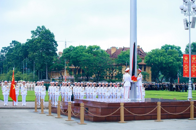 VIDEO: Xúc động Lễ treo cờ rủ Quốc tang Tổng Bí thư Nguyễn Phú Trọng- Ảnh 9.