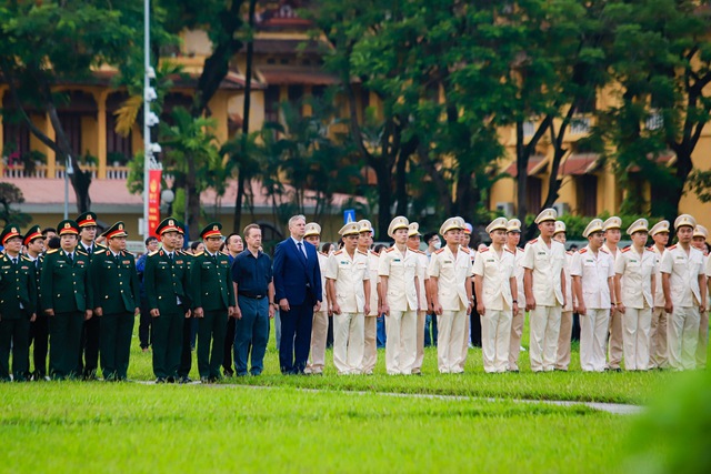 VIDEO: Xúc động Lễ treo cờ rủ Quốc tang Tổng Bí thư Nguyễn Phú Trọng- Ảnh 16.