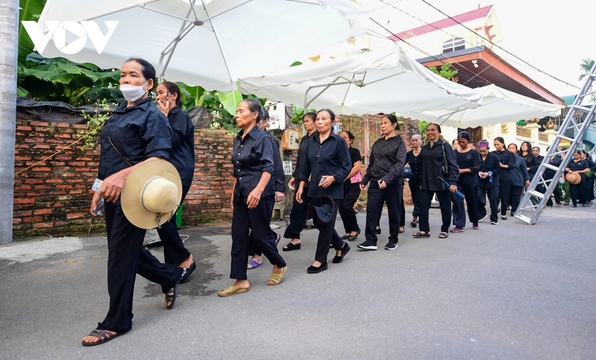 Cập nhật: Người dân xếp hàng từ 5h sáng chờ vào viếng Tổng Bí thư Nguyễn Phú Trọng- Ảnh 6.