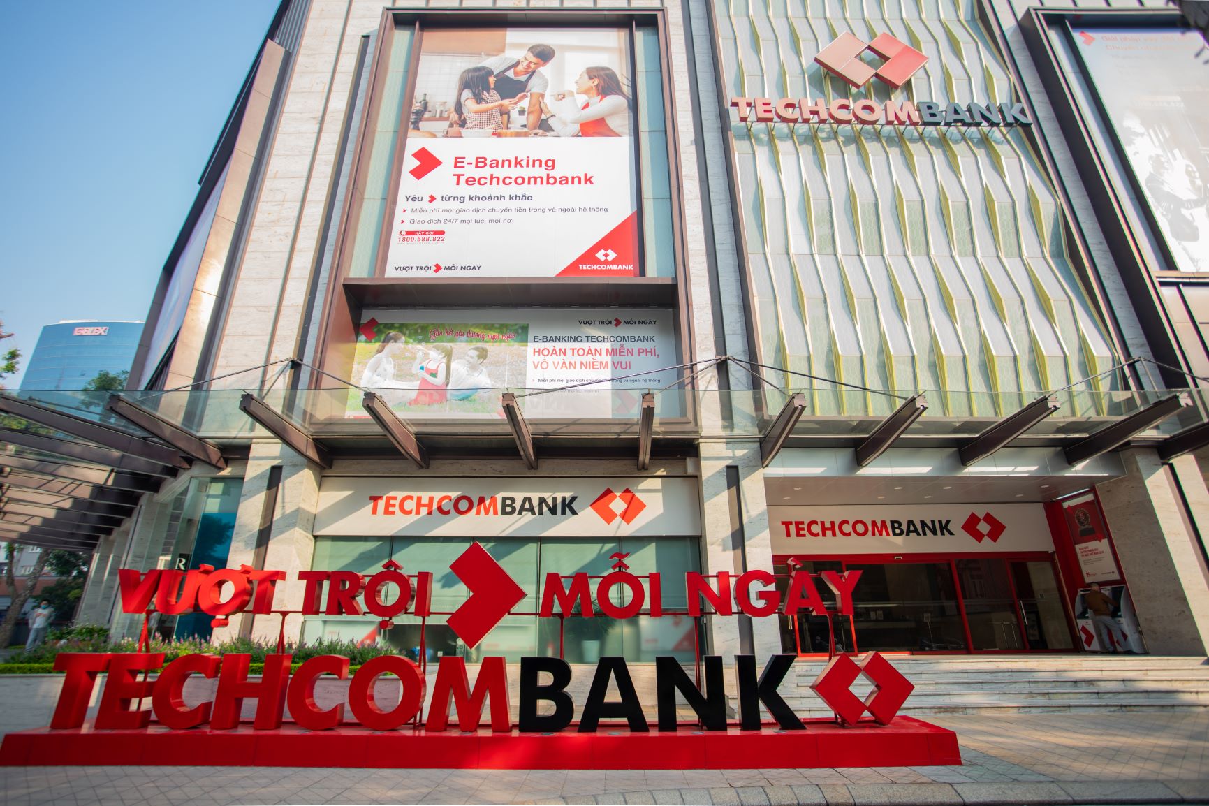 Phó Tổng Giám đốc Techcombank muốn bán bớt cổ phiếu TCB- Ảnh 1.