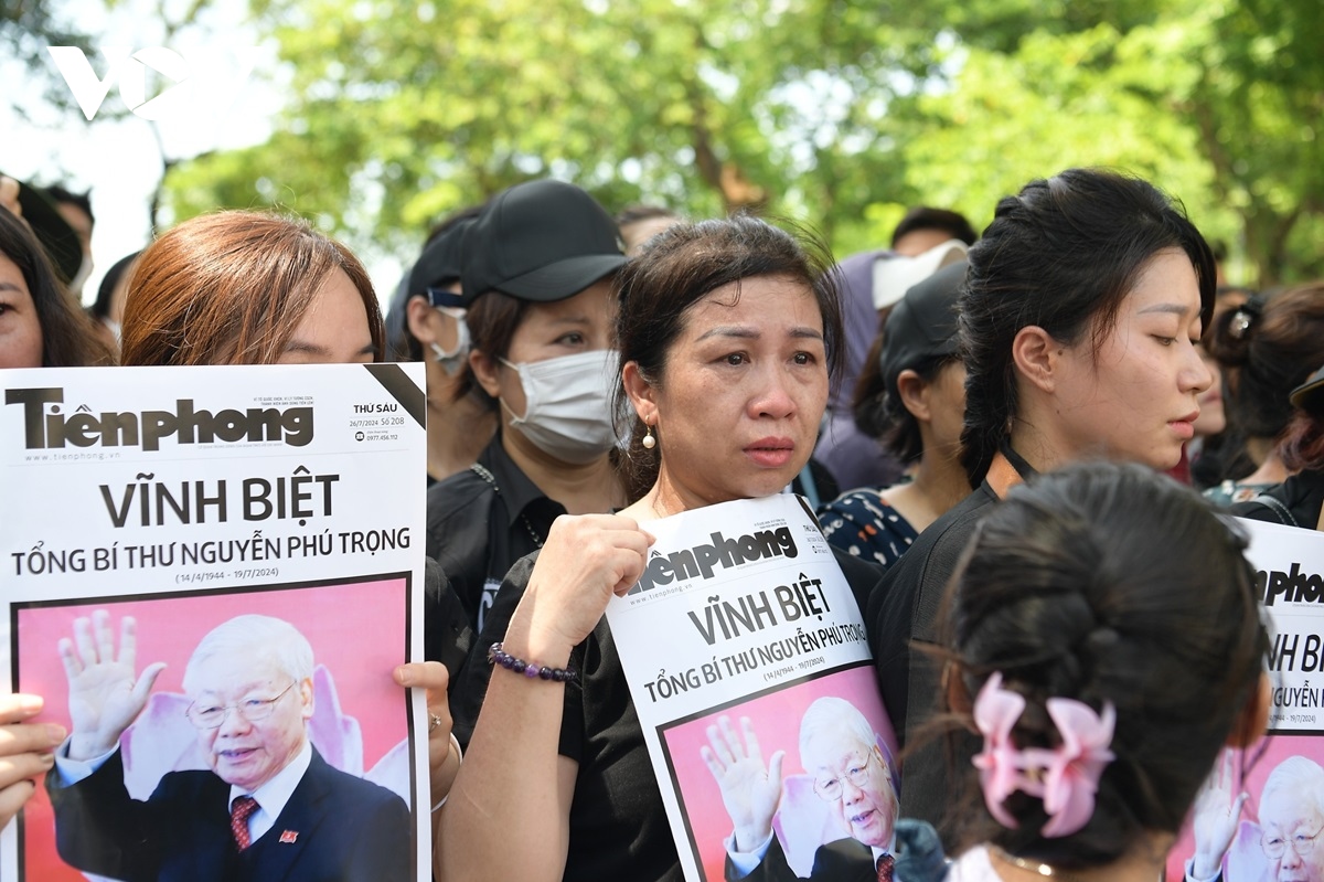 Lễ di quan Tổng Bí thư Nguyễn Phú Trọng từ Nhà tang lễ đến Nghĩa trang Mai Dịch- Ảnh 22.