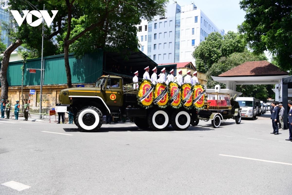 Lễ di quan Tổng Bí thư Nguyễn Phú Trọng từ Nhà tang lễ đến Nghĩa trang Mai Dịch- Ảnh 10.