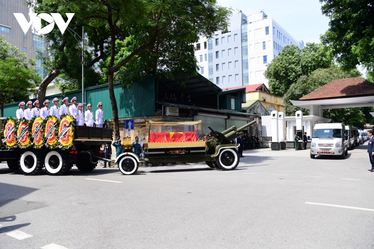 Lễ di quan Tổng Bí thư Nguyễn Phú Trọng từ Nhà tang lễ đến Nghĩa trang Mai Dịch- Ảnh 11.