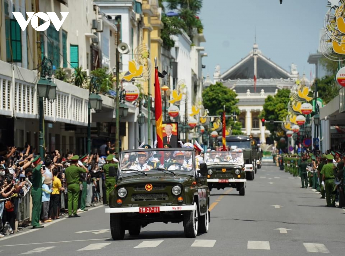 Lễ di quan Tổng Bí thư Nguyễn Phú Trọng từ Nhà tang lễ đến Nghĩa trang Mai Dịch- Ảnh 16.