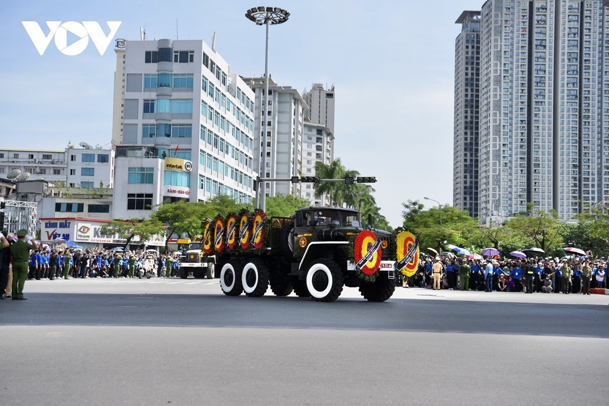 Lễ di quan Tổng Bí thư Nguyễn Phú Trọng từ Nhà tang lễ đến Nghĩa trang Mai Dịch- Ảnh 34.