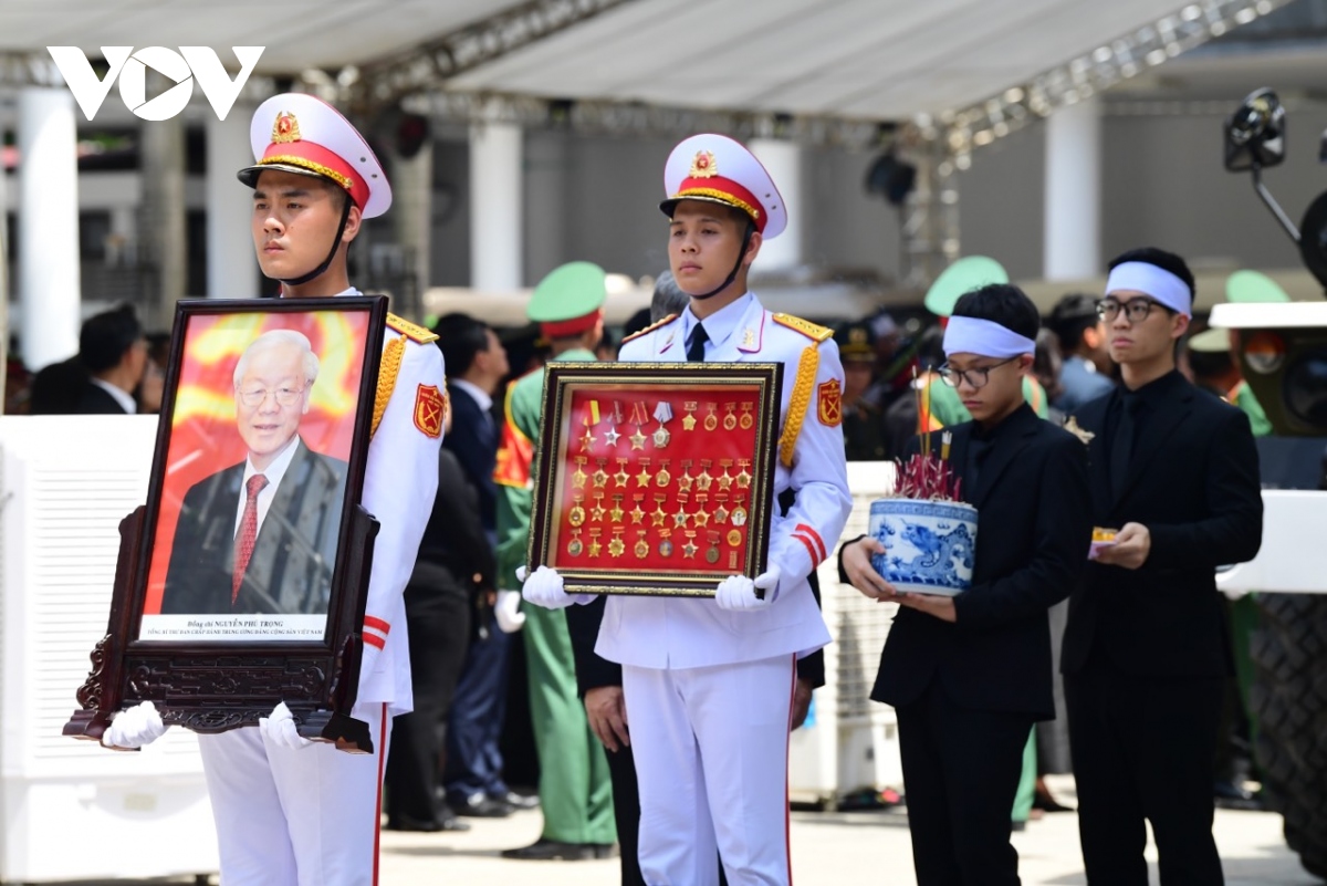 Lễ di quan Tổng Bí thư Nguyễn Phú Trọng từ Nhà tang lễ đến Nghĩa trang Mai Dịch- Ảnh 1.