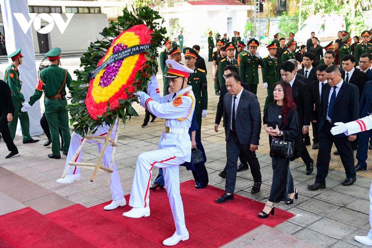 Trực tiếp: Dòng người nối dài chờ viếng Tổng Bí thư Nguyễn Phú Trọng- Ảnh 7.