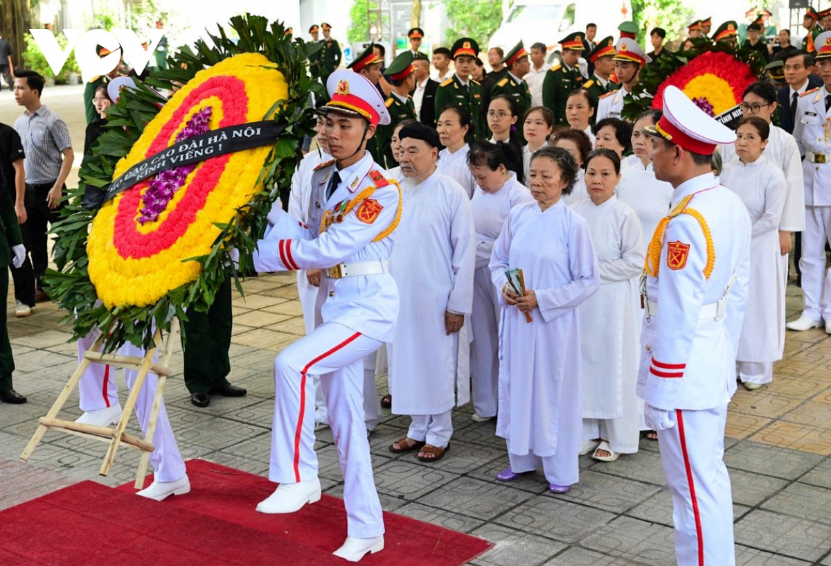 Trực tiếp: Dòng người nối dài chờ viếng Tổng Bí thư Nguyễn Phú Trọng- Ảnh 8.