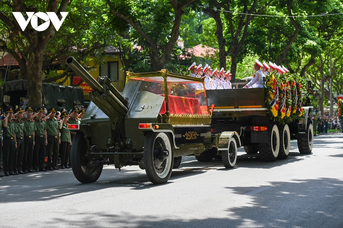 Lễ di quan Tổng Bí thư Nguyễn Phú Trọng từ Nhà tang lễ đến Nghĩa trang Mai Dịch- Ảnh 24.