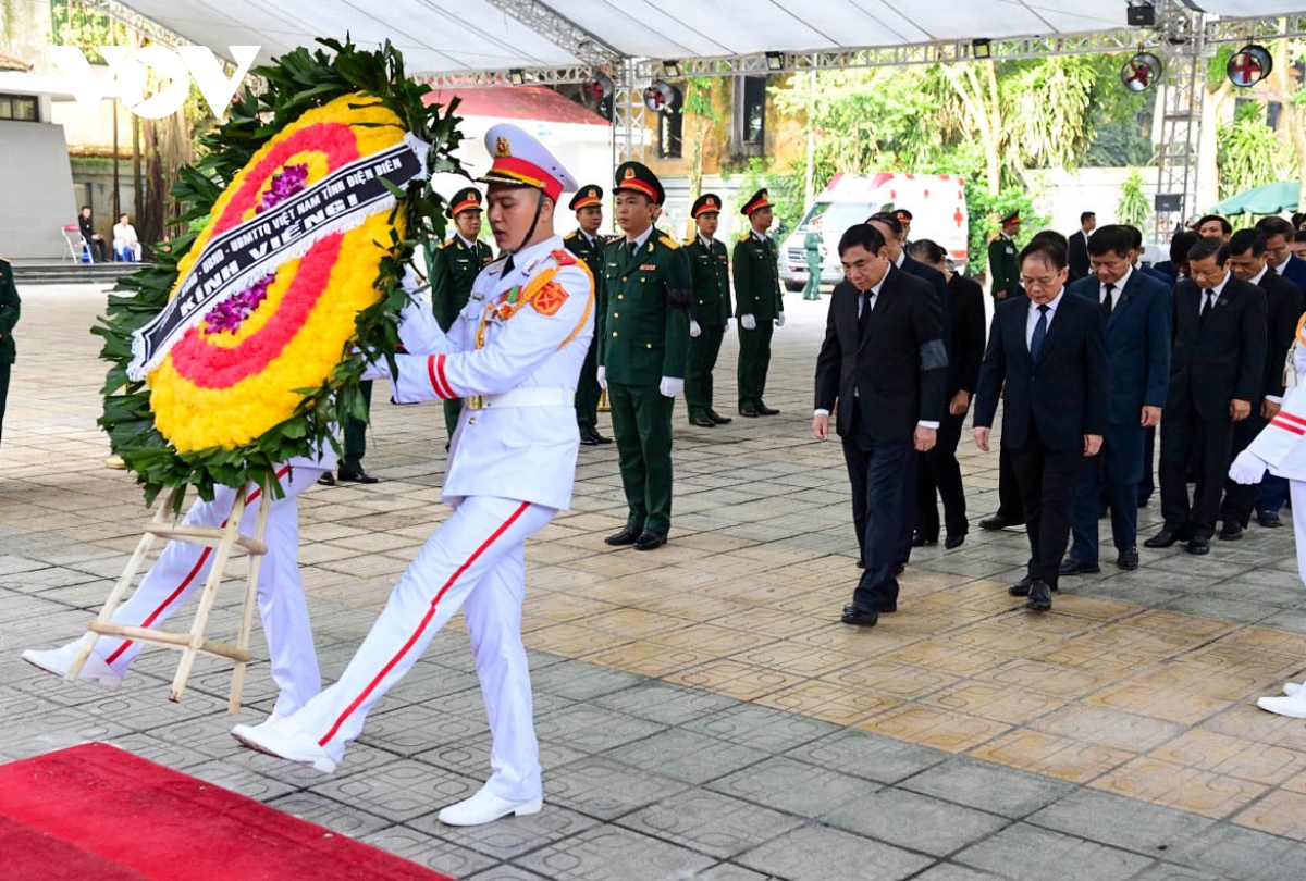 Trực tiếp: Dòng người nối dài chờ viếng Tổng Bí thư Nguyễn Phú Trọng- Ảnh 26.