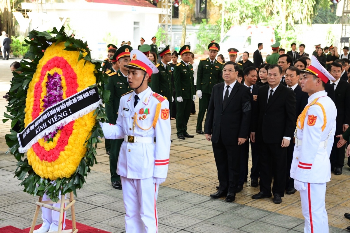 Trực tiếp: Dòng người nối dài chờ viếng Tổng Bí thư Nguyễn Phú Trọng- Ảnh 10.