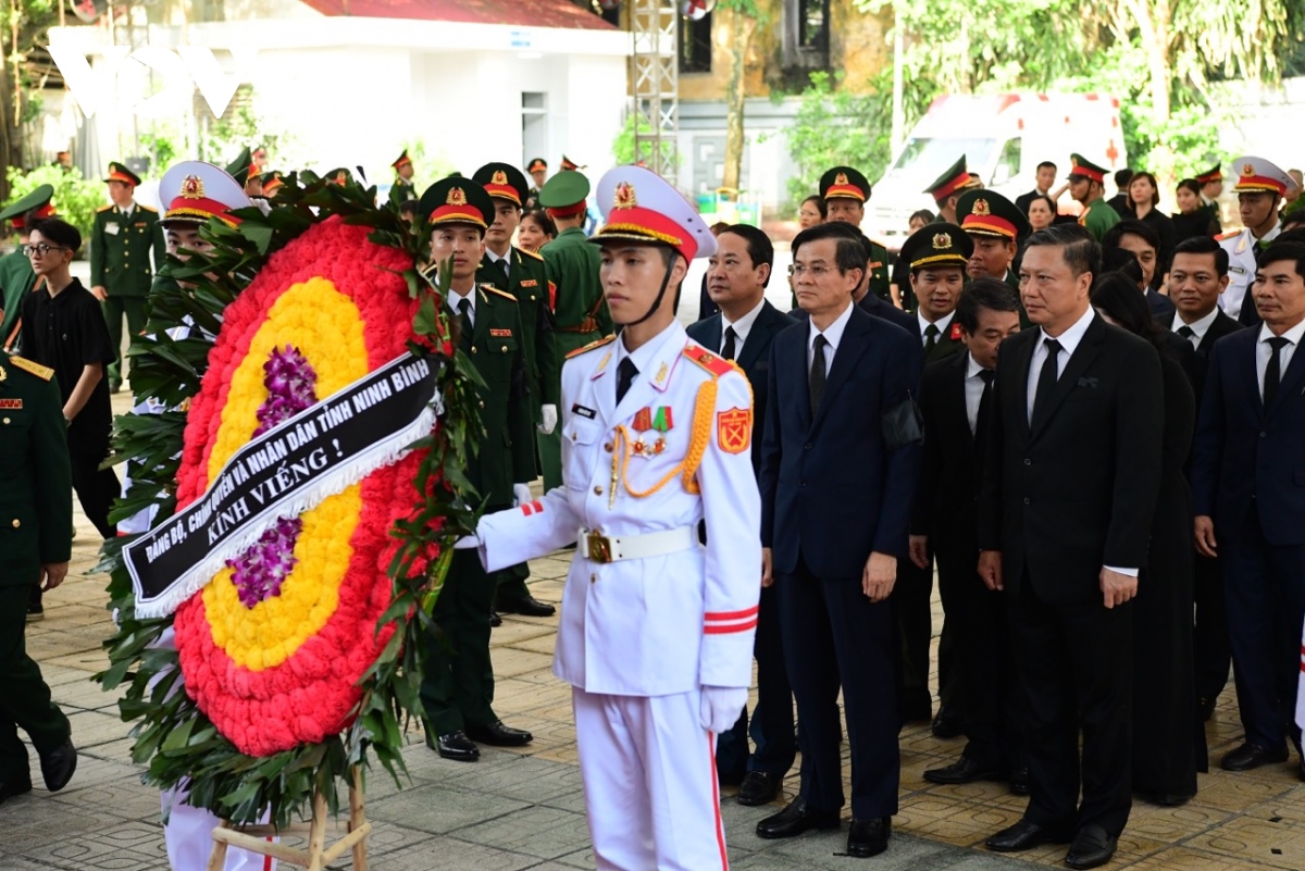 Trực tiếp: Dòng người nối dài chờ viếng Tổng Bí thư Nguyễn Phú Trọng- Ảnh 11.