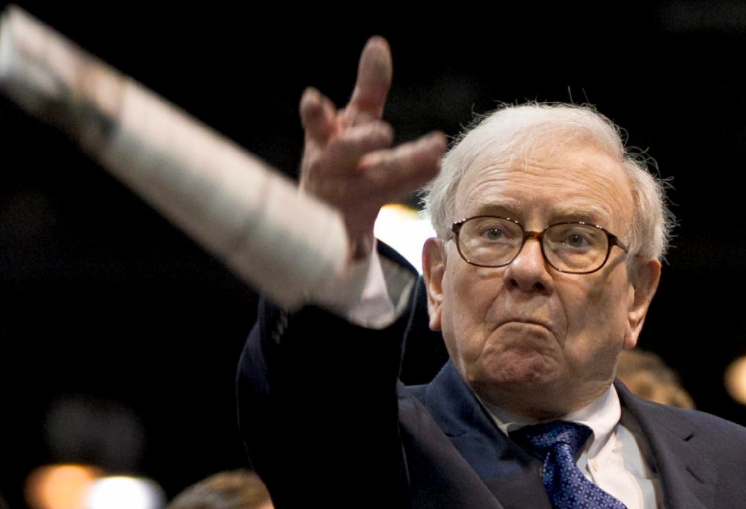 Sau Apple, Warren Buffett 'xả hàng' cổ phiếu lớn thứ 2 trong danh mục: Bán hơn 2 tỷ USD ở 6 phiên liên tiếp, được dự đoán 'vẫn chưa kết thúc'- Ảnh 1.